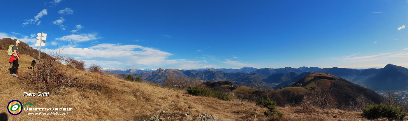 30 Al bivio in radura prativa  bel panorama sulla Val Seriana.jpg